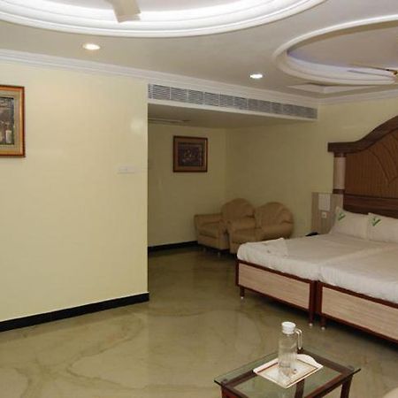 Shri Perumal Inn Pondicherry Exteriör bild