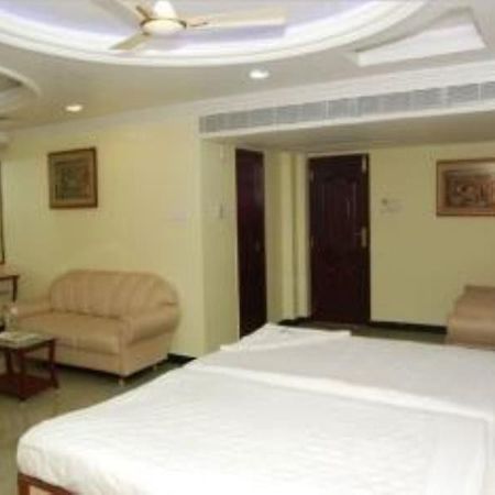 Shri Perumal Inn Pondicherry Exteriör bild