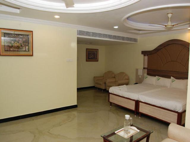Shri Perumal Inn Pondicherry Exteriör bild
